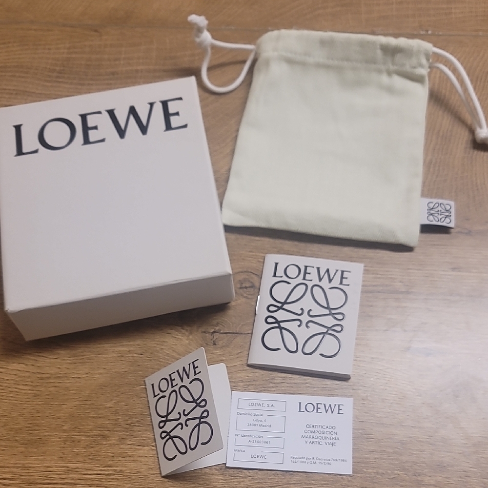 Loewe Small Vertical Wallet In Soft Grained Leather Light Oat/Honey - Picture 14 of 16